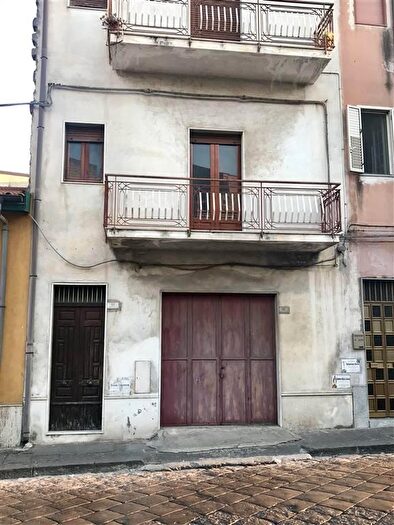 Appartamento con 9 locali in vendita in Via Tenente De Cristofaro, Scordia