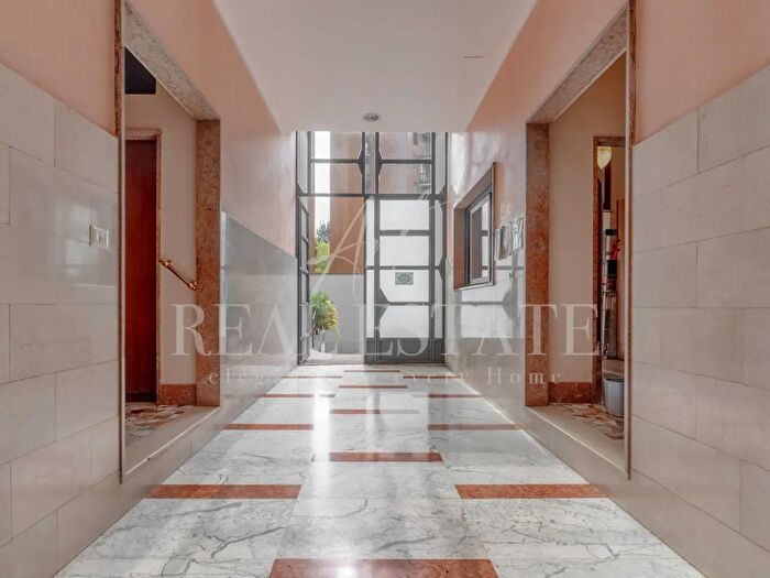 Appartamento trilocale in vendita in Via dei Biancospini, Milano