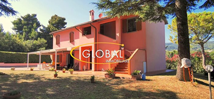 Casa con 7 locali in vendita in Sirolo