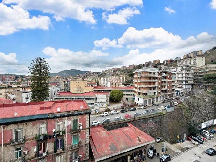 Appartamento trilocale in vendita in Via caio duilio, Fuorigrotta, Napoli