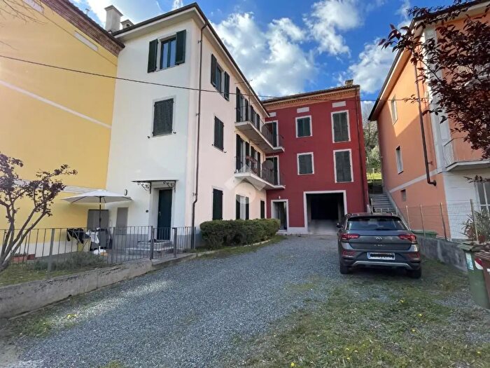 Appartamento trilocale in vendita in Via Alba, Canelli