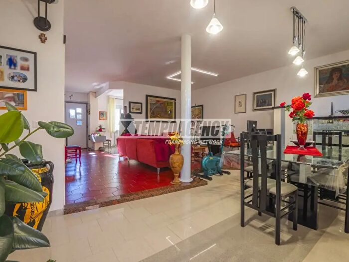 Casa quadrilocale in vendita in Viale Montolmo, Corridonia