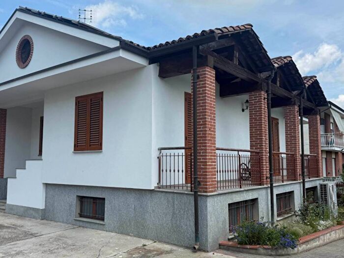 Casa quadrilocale in affitto in Corso Langhe Moretta Corso Cortemilia, Alba