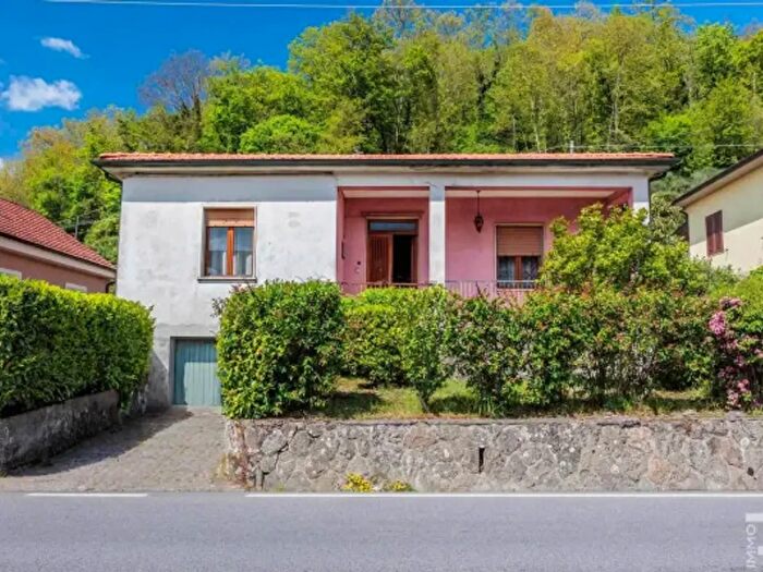 Casa con 6 locali in vendita in Località Santa Chiara, Fivizzano