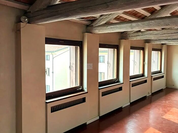 Appartamento con 10 locali in affitto in Via San Pietro, Padova