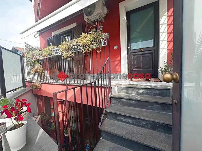 Appartamento trilocale in vendita in Via Puglia, Catania