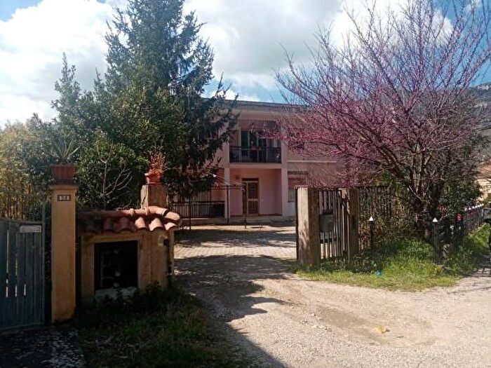 Appartamento trilocale in vendita in Via Roma, Vallecorsa