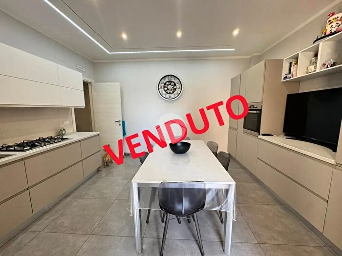 Appartamento trilocale in vendita in Via Carlo Poerio, Casoria