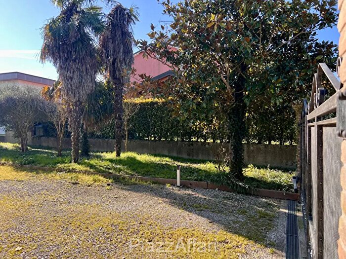 Casa con 8 locali in vendita in Via San Marco, Codevigo