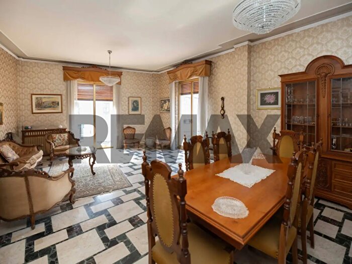 Appartamento con 7 locali in vendita in Corso Umberto I, Modica