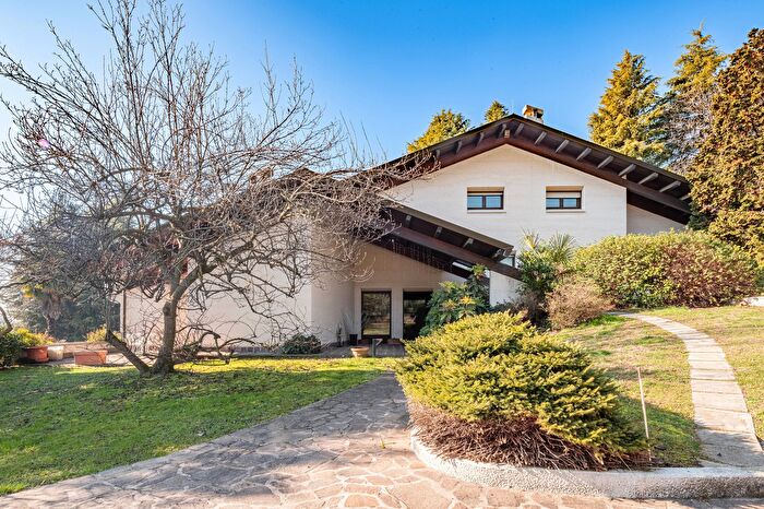 Casa con 15 locali in vendita in Via Lissolo, Sirtori