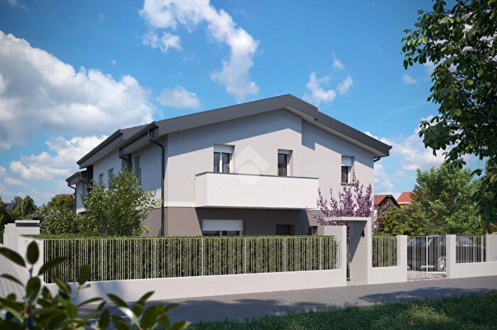 Casa quadrilocale in vendita in Via Budrione, Carpi