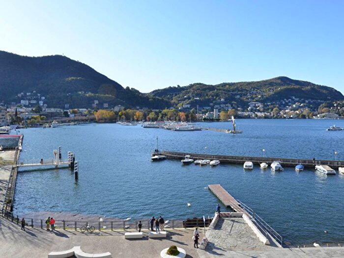 Appartamento trilocale in affitto in Piazza De Orchi, Sant'Agostino, Como