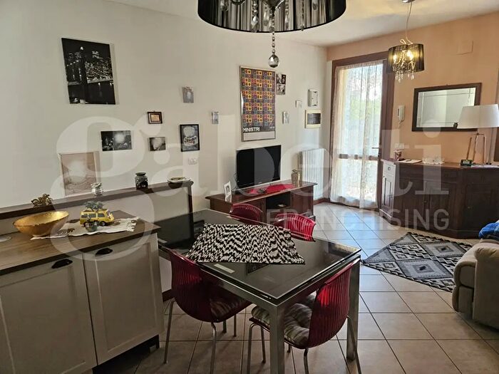 Appartamento quadrilocale in vendita in Correzzola