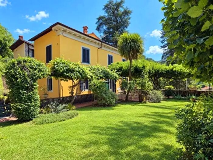 Casa con 6 locali in vendita in Viale Roma, Bagni Di Lucca