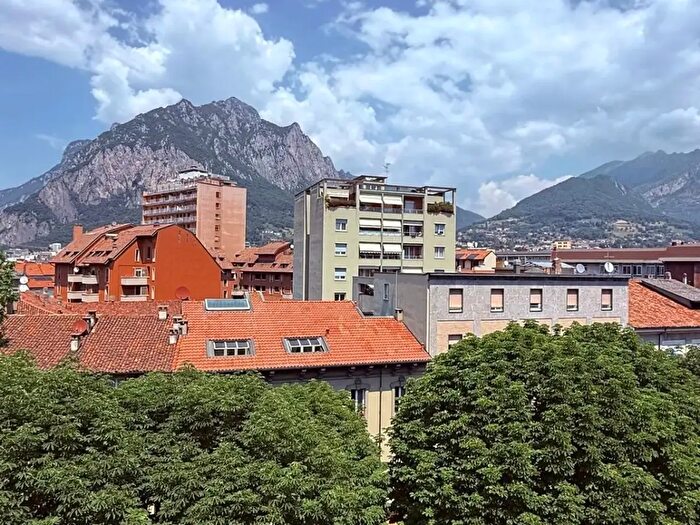 Appartamento trilocale in affitto in Viale Dante, Lecco