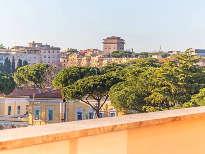 Appartamento trilocale in vendita in Viale di Vigna Pia, Roma