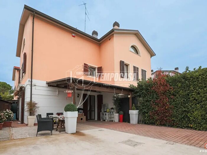 Casa con 5 locali in vendita in Via Dottor Riccardo Babini, Fusignano
