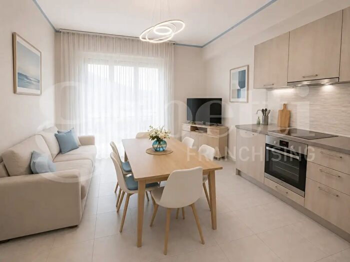 Appartamento trilocale in vendita in Vico Melogno, Finale Ligure