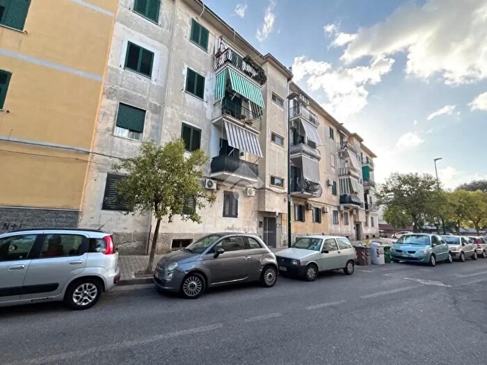 Appartamento quadrilocale in vendita in Via Enrico Forzati, Napoli