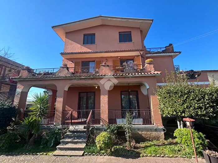 Appartamento quadrilocale in vendita in Via di Valle Onica, Cave