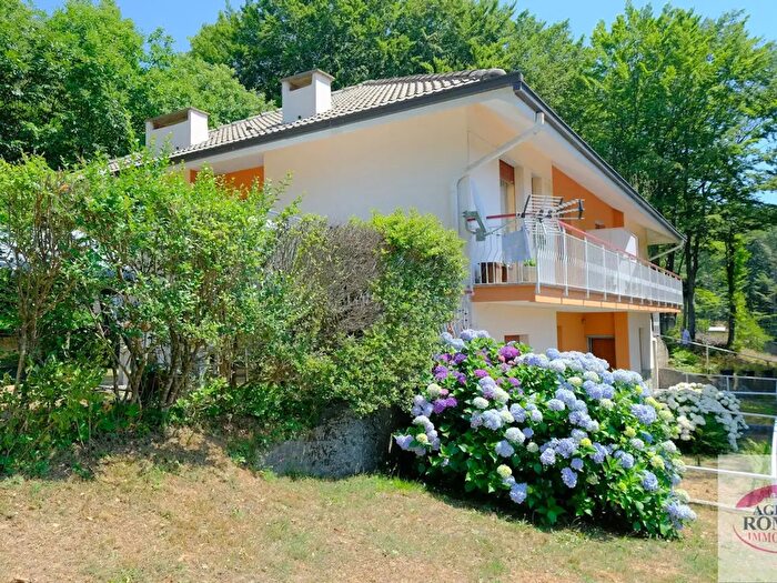 Casa con 10 locali in vendita in Via Vassuria, Urbe