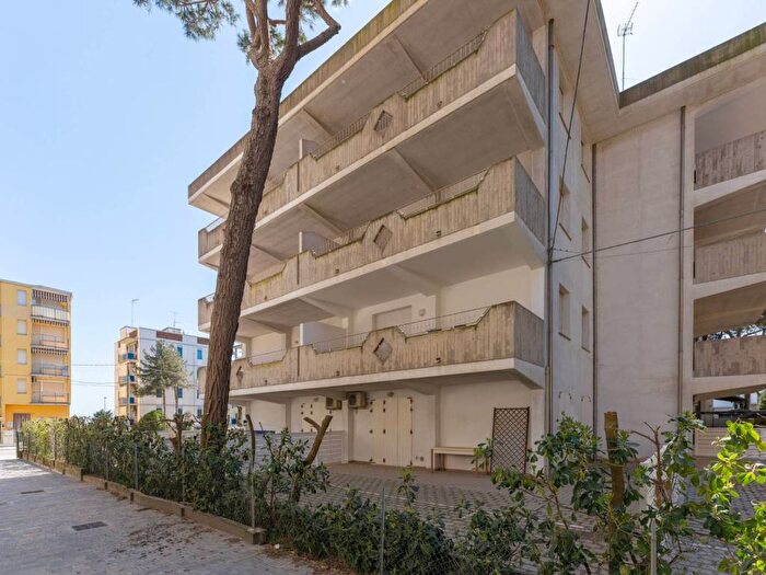 Casa trilocale in affitto in Viale Giovanni Pascoli, Lido degli Estensi, Comacchio