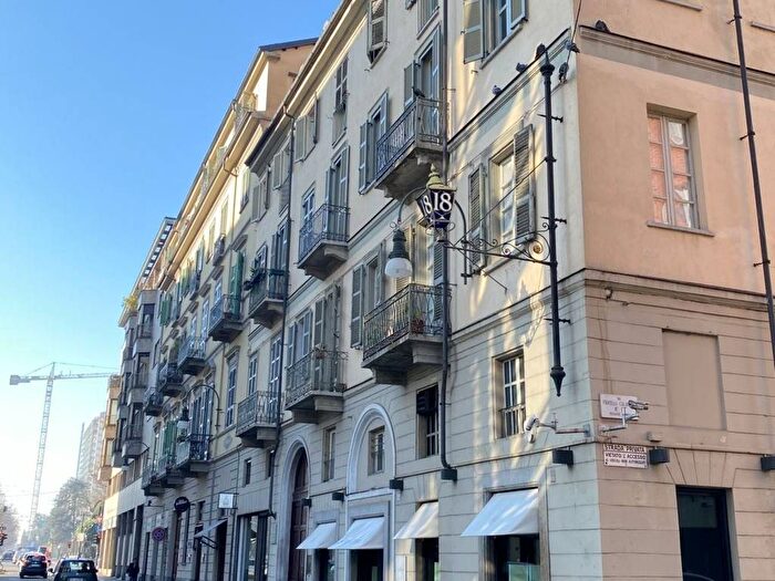 Appartamento bilocale in affitto in Via Fratelli Calandra, Via della Rocca, Torino