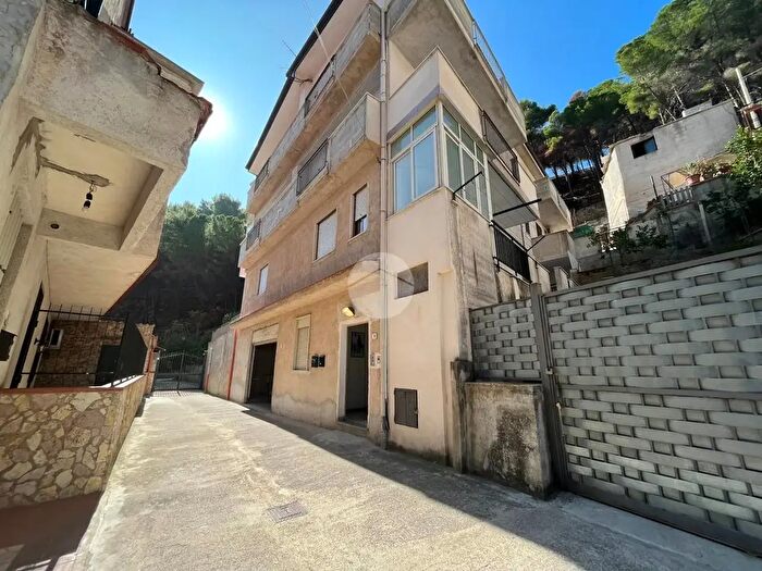 Appartamento quadrilocale in vendita in Via Bf, Palermo