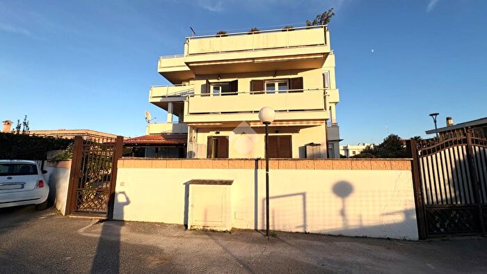 Appartamento trilocale in vendita in Via Emilio Praga, Anzio