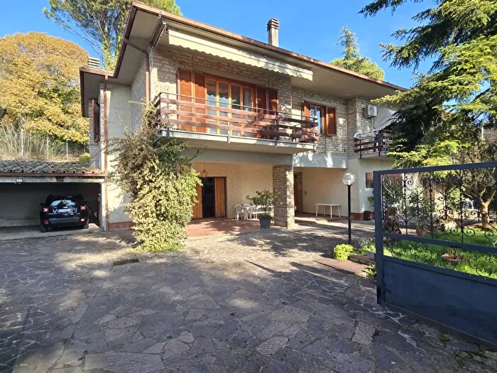 Casa quadrilocale in vendita in Via Antonio Cederna, Terni