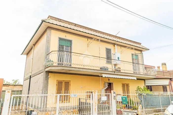 Appartamento trilocale in vendita in Via Casilina, Roma