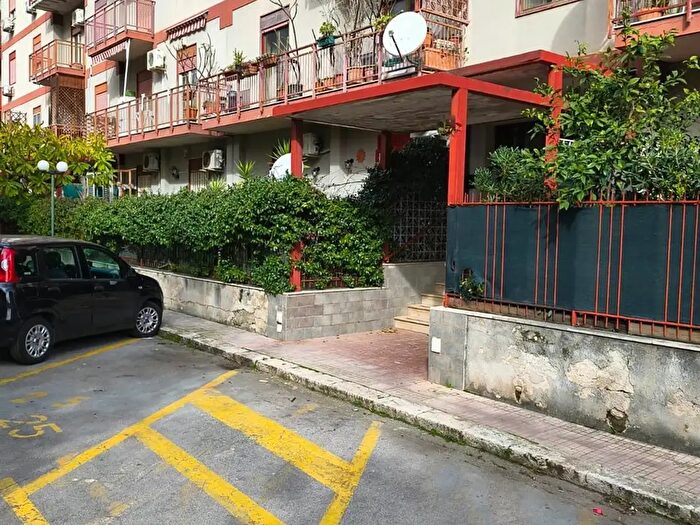 Appartamento quadrilocale in vendita in Via Vincenzo Petrigni, Palermo