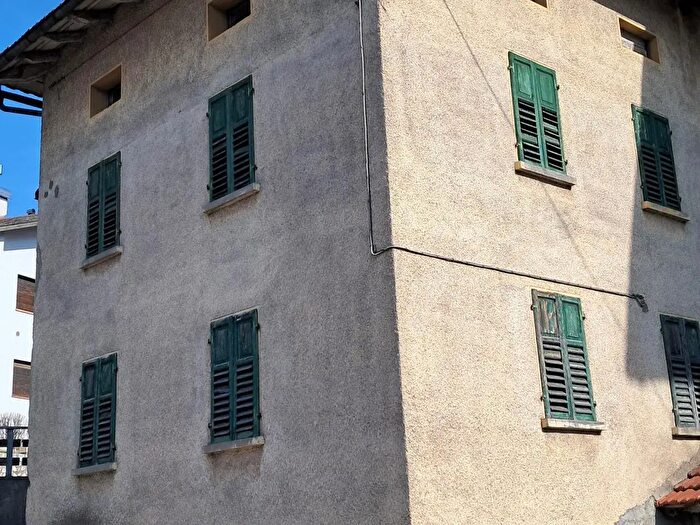 Casa quadrilocale in vendita in Domegge Di Cadore