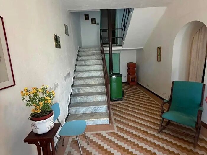 Casa con 6 locali in vendita in Licciana Nardi
