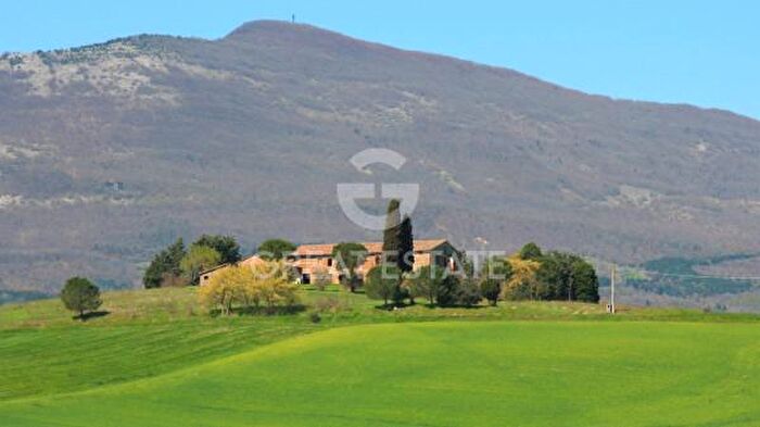 Casa con 6 locali in vendita in Via Vecciano, Cetona