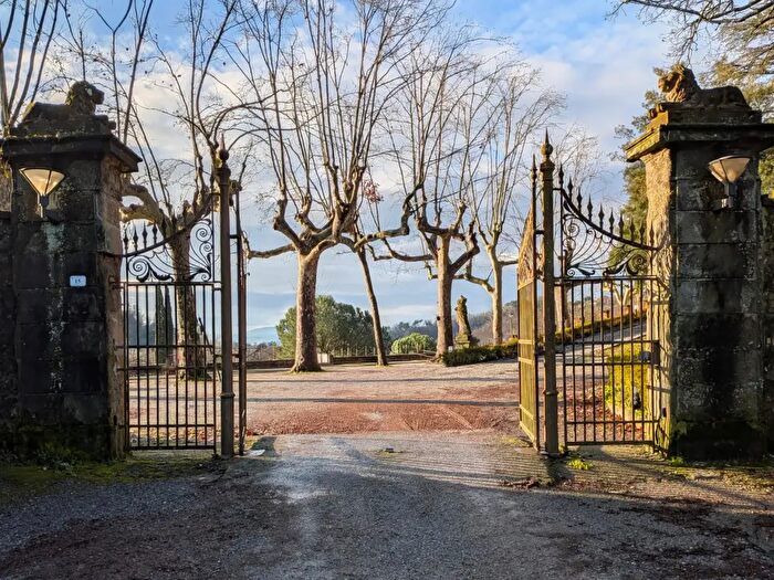 Casa con 5 locali in vendita in Via della Chiesa di San Felice, Pistoia