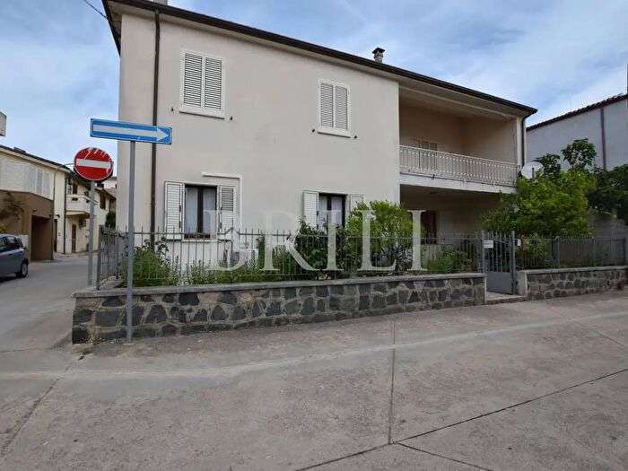 Casa con 7 locali in vendita in Via Don Luigi Sturzo, Luras