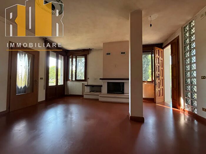 Appartamento quadrilocale in vendita in Correzzola