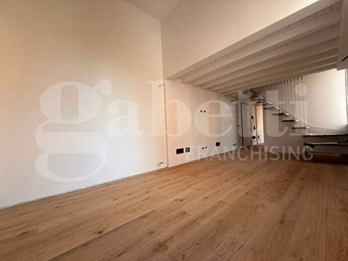 Appartamento quadrilocale in vendita in Via San Felice, Bologna