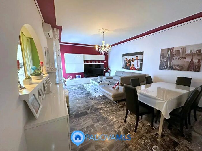 Appartamento quadrilocale in vendita in Via Antonio Tonzig, Padova