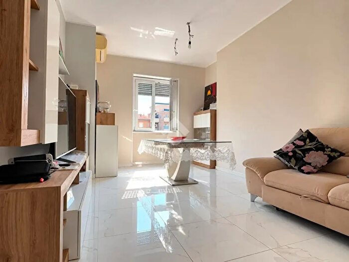 Appartamento quadrilocale in vendita in Via Raffaello Sanzio, Milano