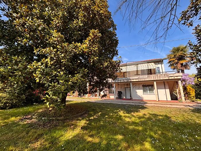 Casa con 6 locali in vendita in Via Vittorio Veneto, Grisignano Di Zocco