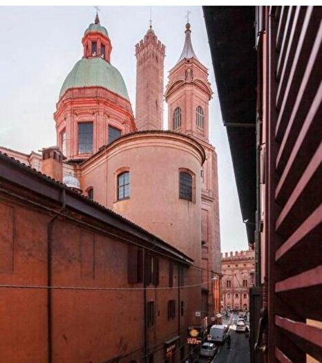 Appartamento trilocale in affitto in Via San Vitale, Centro Storico, Bologna