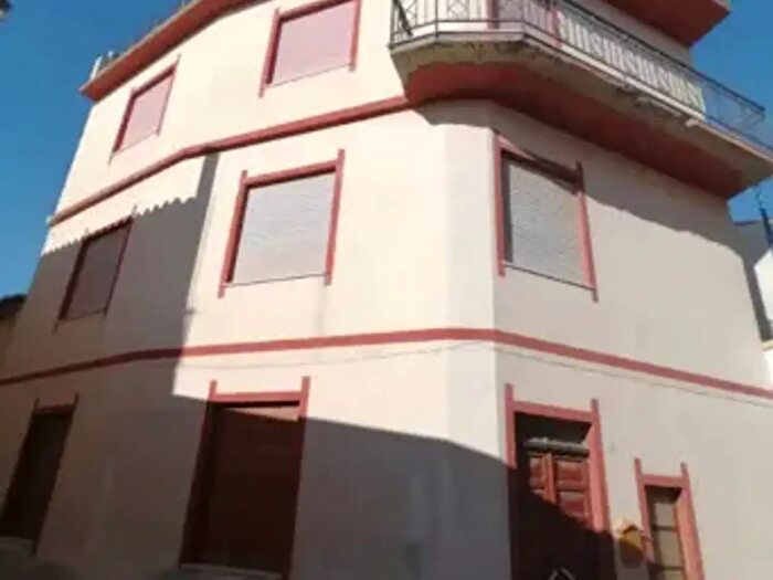Appartamento con 6 locali in vendita in Viale Emanuele Pili, San Vito