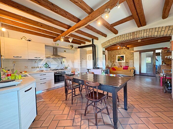 Casa con 9 locali in vendita in Teglio Veneto