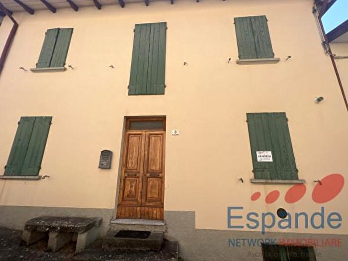 Appartamento con 6 locali in vendita in Lizzano In Belvedere