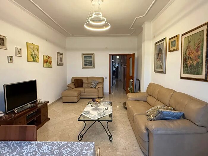 Appartamento quadrilocale in vendita in Via Cesare Battisti, Taranto