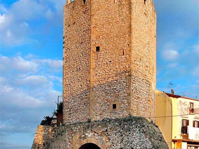 Appartamento trilocale in affitto in Centro, Formia