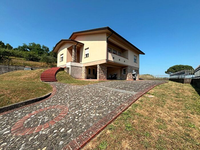 Casa con 5 locali in vendita in Rsa I Via di Balban, Lucca